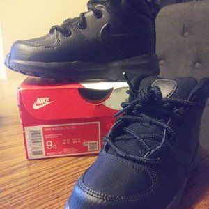 NIke black boots